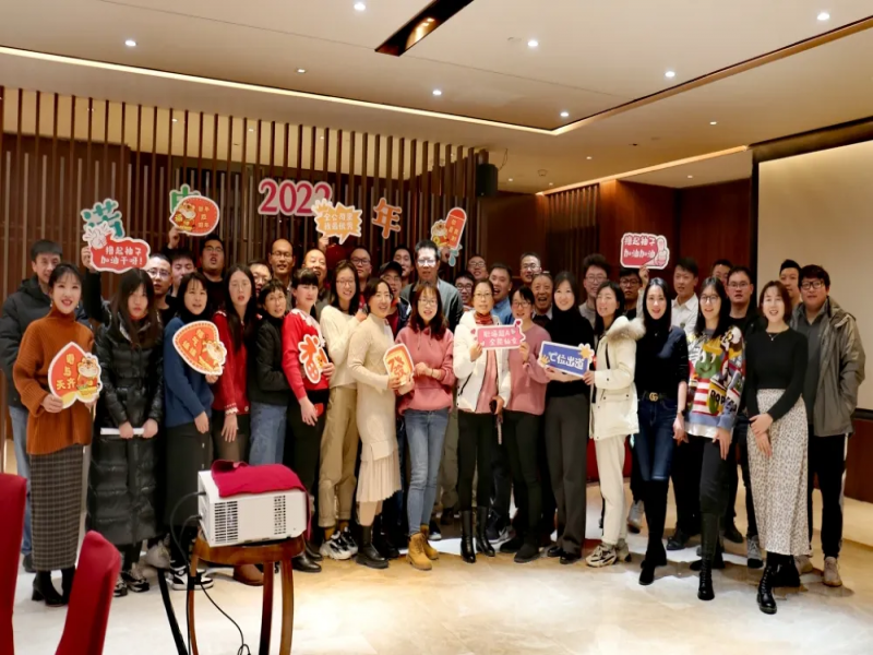 Joining Hands Together，Creating the Future Together